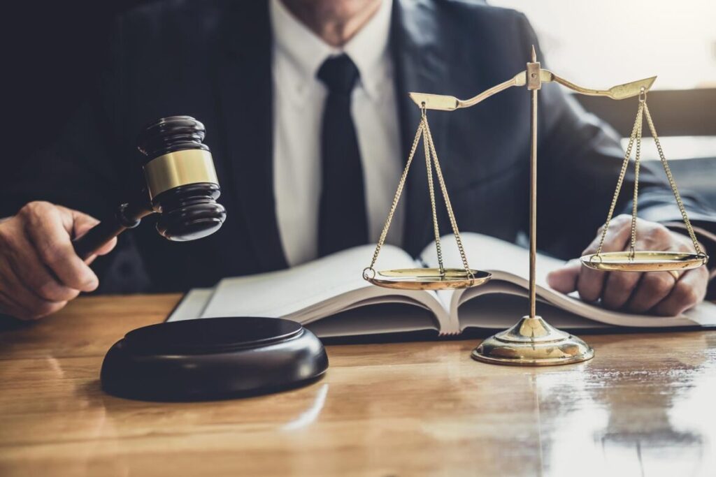 Differences between A Freelance Commercial Lawyer And A Sole Practitioner